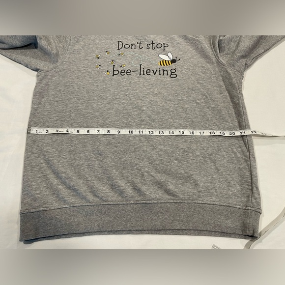 Pepper Paisley & Co | Don’t Stop Beelieving Sweatshirt | Large - Picture 8 of 9